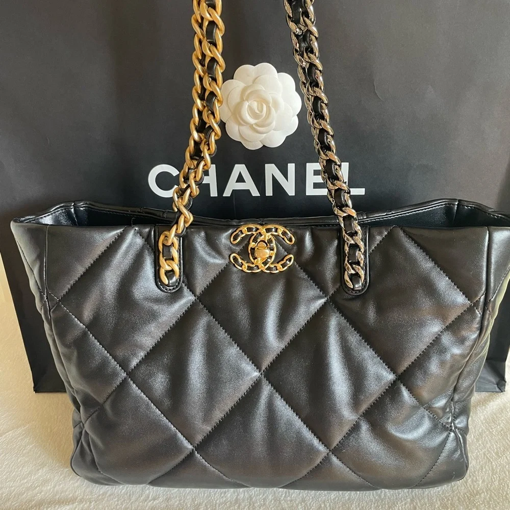 CHANEL 19 Black Leather Tote Handbag Mint 100% Authentic. - Picture 1 of 16